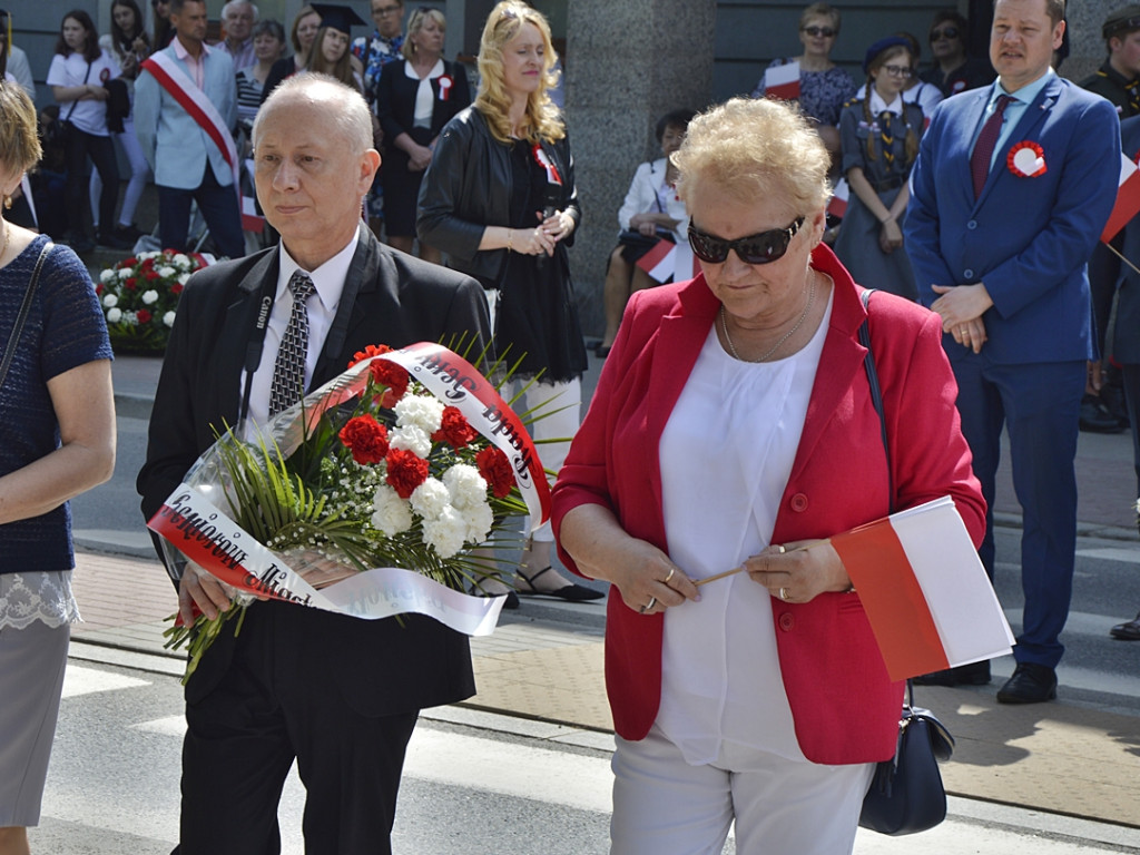 Niech się święci 3 maja! Polska przypomina nieco drużynę piłkarską... [FOTORELACJA]