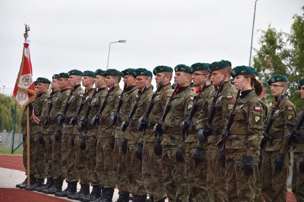 Baczność! Wojskowa ceremonia u Staszica