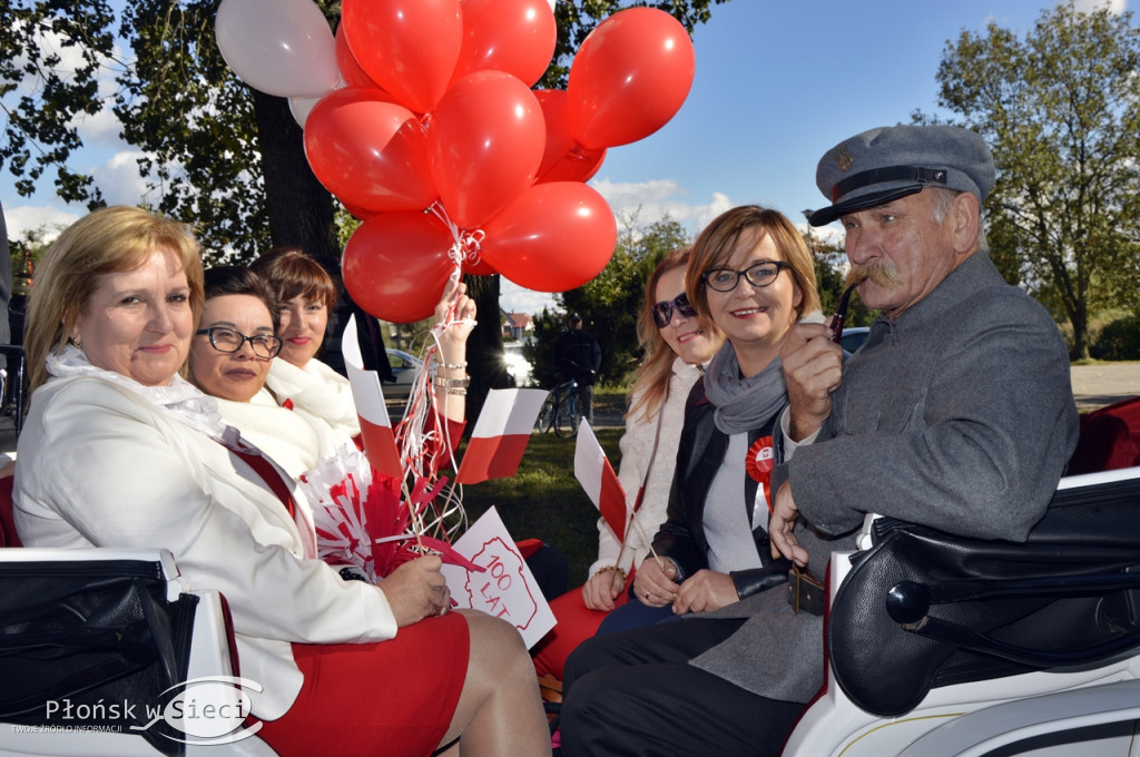 Uliczny pochód na 100-lecie odzyskania niepodległości