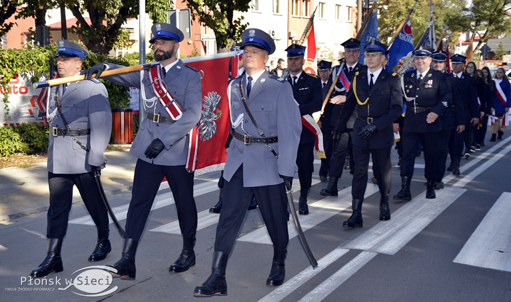 Uliczny pochód na 100-lecie odzyskania niepodległości