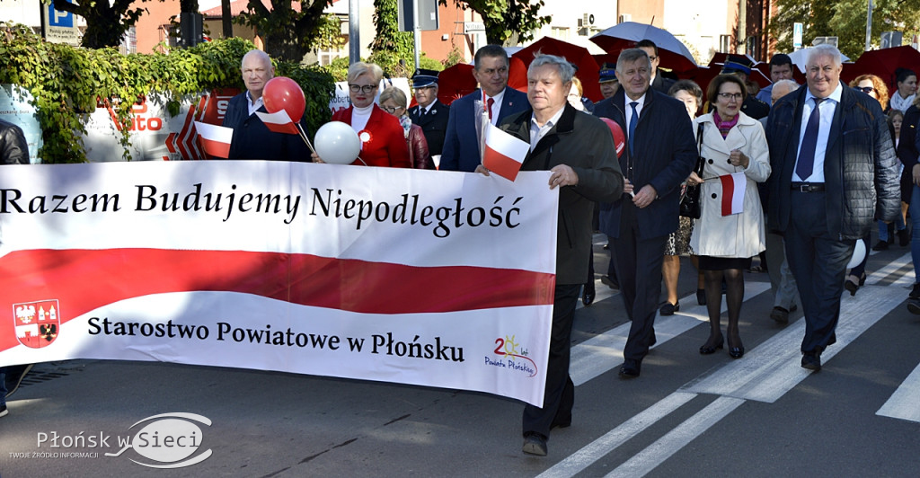 Uliczny pochód na 100-lecie odzyskania niepodległości