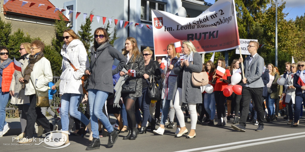 Uliczny pochód na 100-lecie odzyskania niepodległości