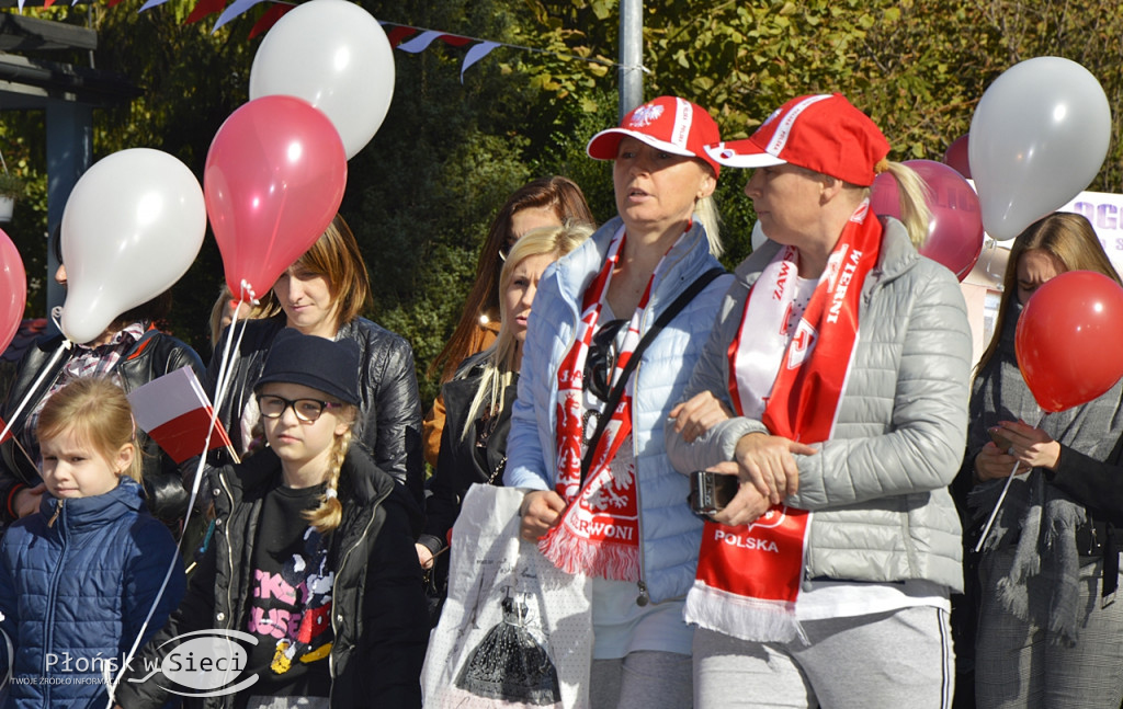 Uliczny pochód na 100-lecie odzyskania niepodległości