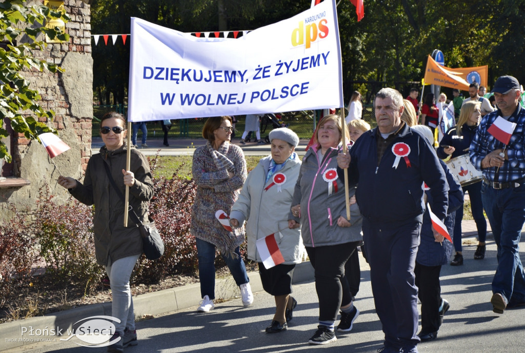Uliczny pochód na 100-lecie odzyskania niepodległości