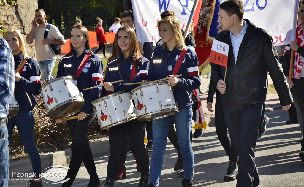 Uliczny pochód na 100-lecie odzyskania niepodległości