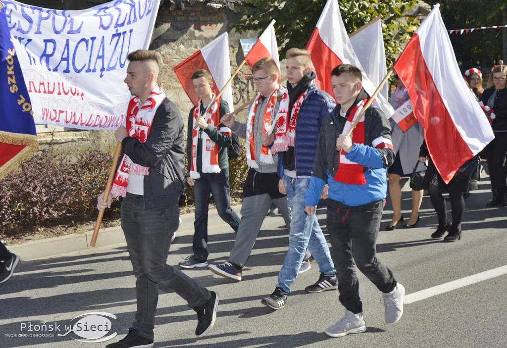 Uliczny pochód na 100-lecie odzyskania niepodległości