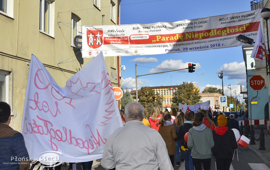 Uliczny pochód na 100-lecie odzyskania niepodległości