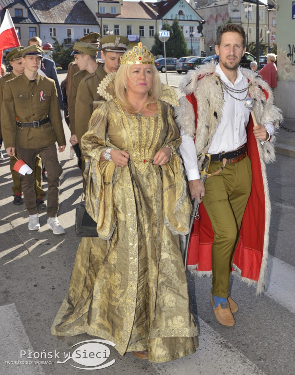 Uliczny pochód na 100-lecie odzyskania niepodległości