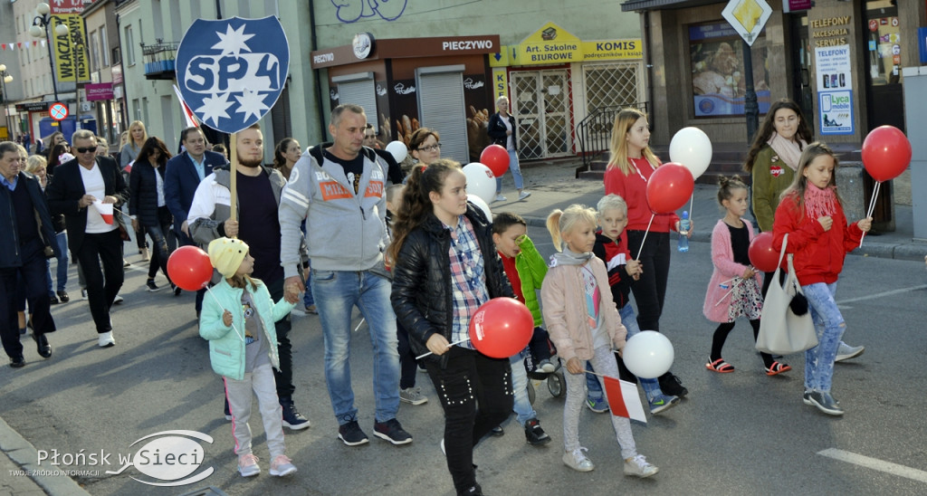 Uliczny pochód na 100-lecie odzyskania niepodległości