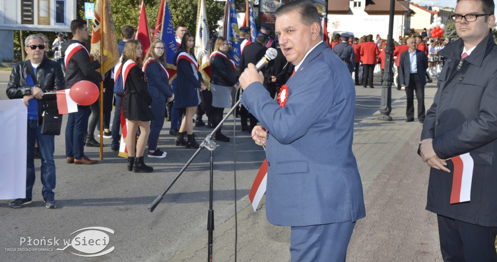 Uliczny pochód na 100-lecie odzyskania niepodległości