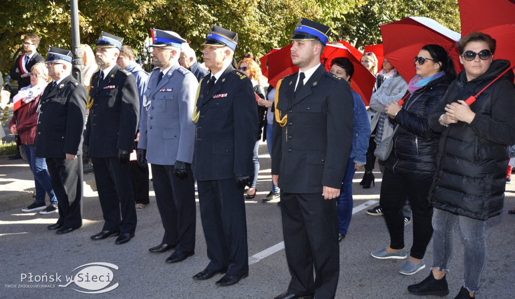 Uliczny pochód na 100-lecie odzyskania niepodległości