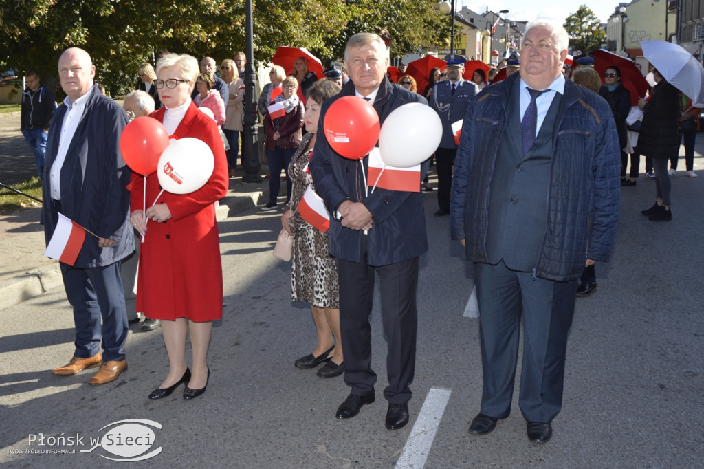 Uliczny pochód na 100-lecie odzyskania niepodległości