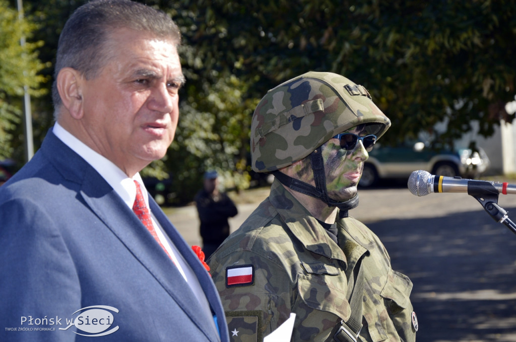 Uliczny pochód na 100-lecie odzyskania niepodległości