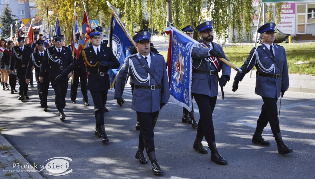 Uliczny pochód na 100-lecie odzyskania niepodległości