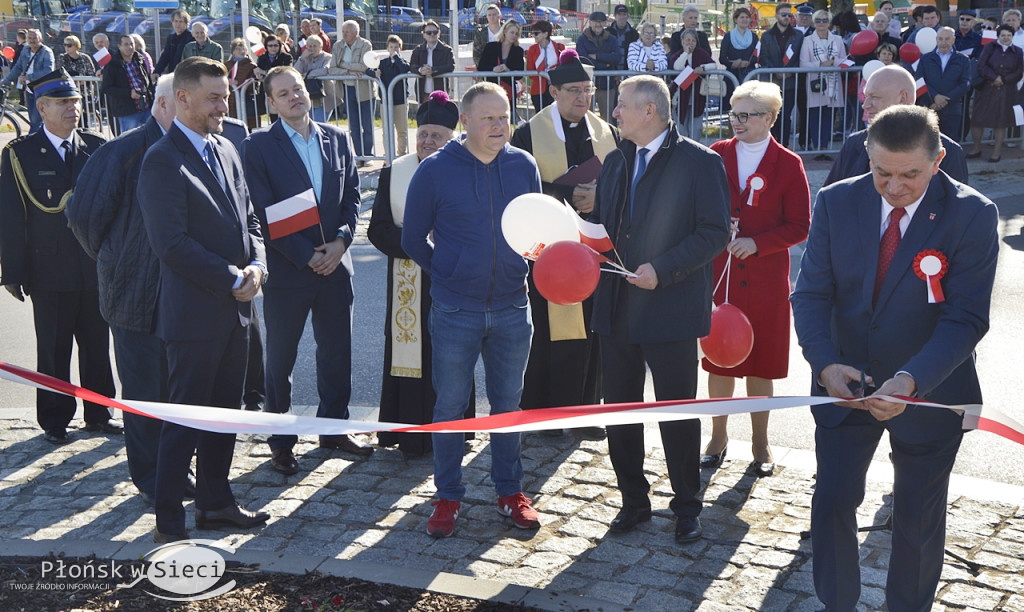 Uliczny pochód na 100-lecie odzyskania niepodległości