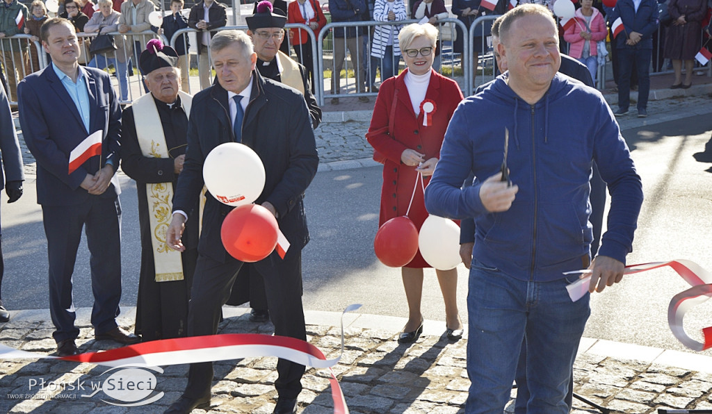 Uliczny pochód na 100-lecie odzyskania niepodległości