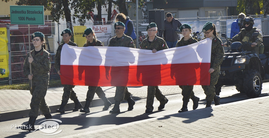 Uliczny pochód na 100-lecie odzyskania niepodległości
