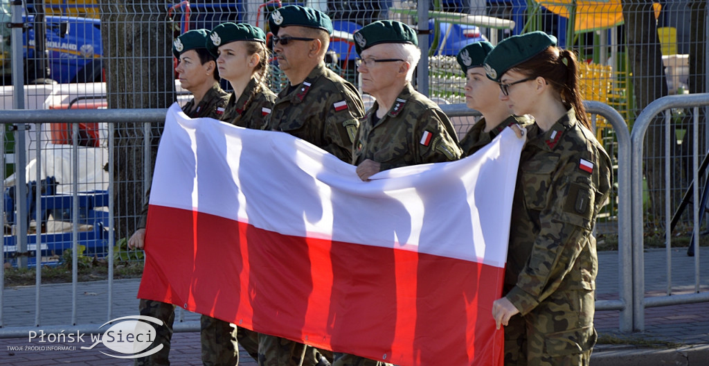 Uliczny pochód na 100-lecie odzyskania niepodległości