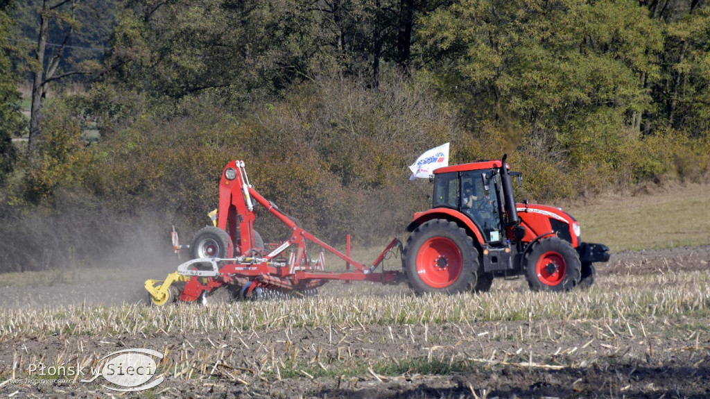 Jesienne pokazy polowe ciągników