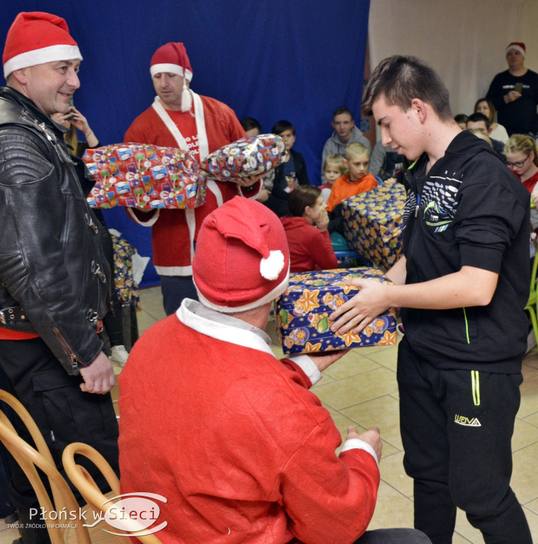 Moto-patriotyczni Mikołaje dla domu dziecka