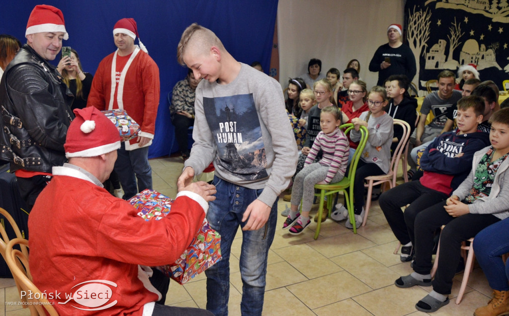 Moto-patriotyczni Mikołaje dla domu dziecka