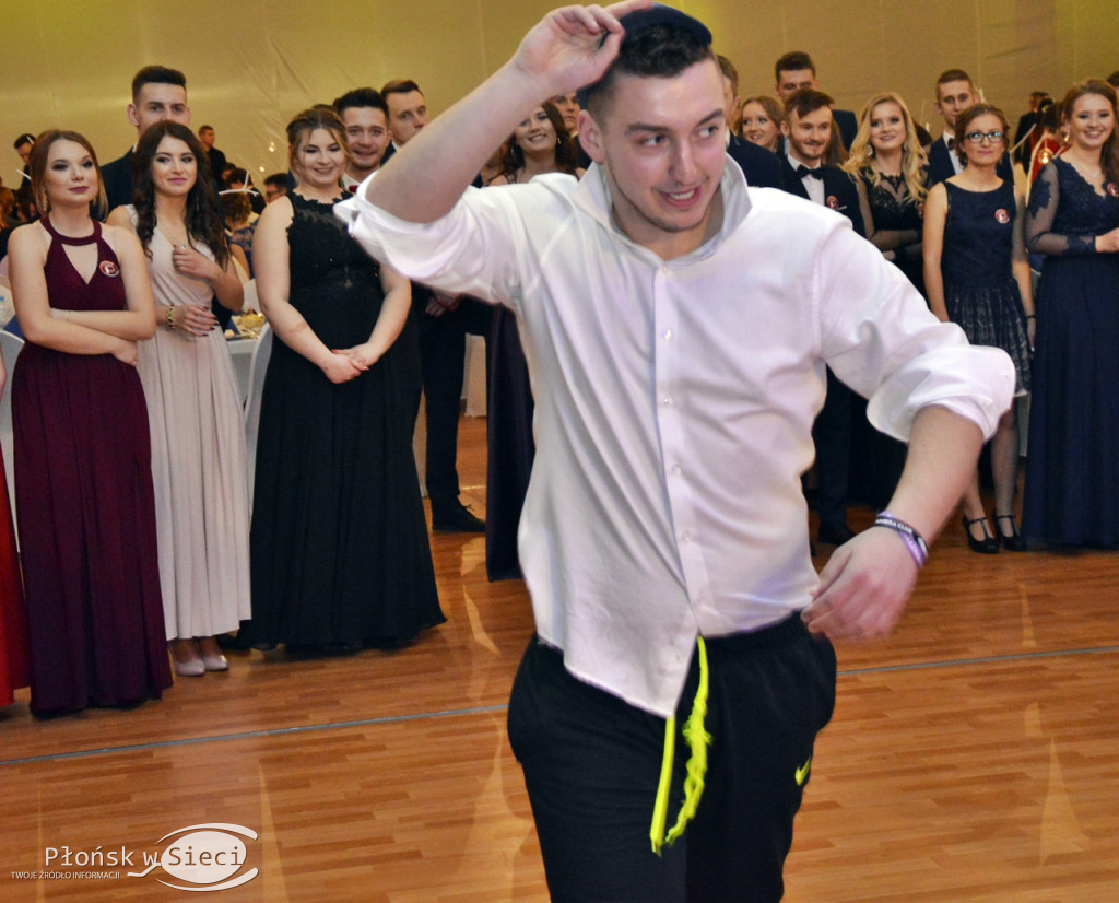 Studniówkowy bal popularnych ''Rutek