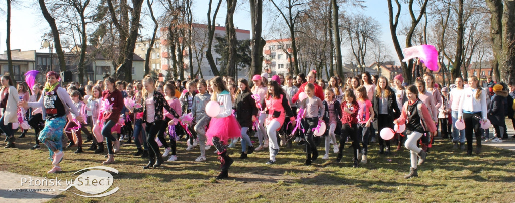Roztańczony happening w Raciążu