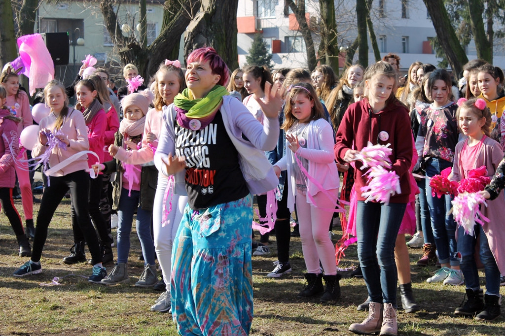 Roztańczony happening w Raciążu