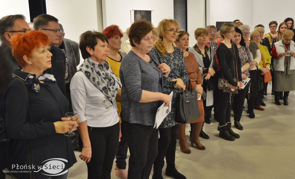 Dwa w jednym: wystawa grafiki i recital dla Pań
