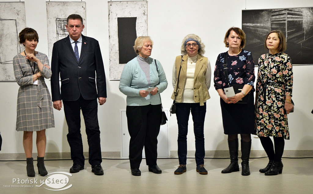 Dwa w jednym: wystawa grafiki i recital dla Pań