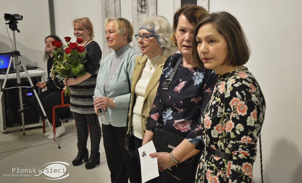 Dwa w jednym: wystawa grafiki i recital dla Pań