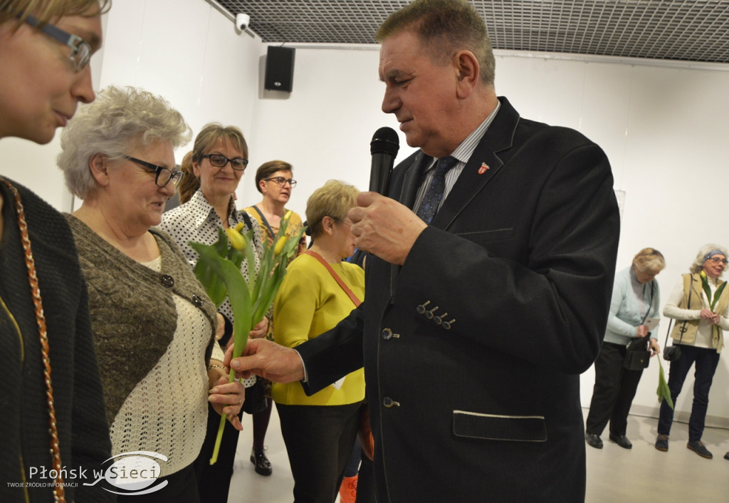 Dwa w jednym: wystawa grafiki i recital dla Pań
