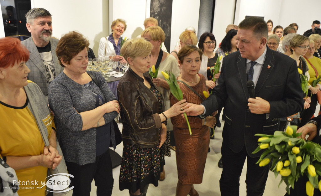 Dwa w jednym: wystawa grafiki i recital dla Pań