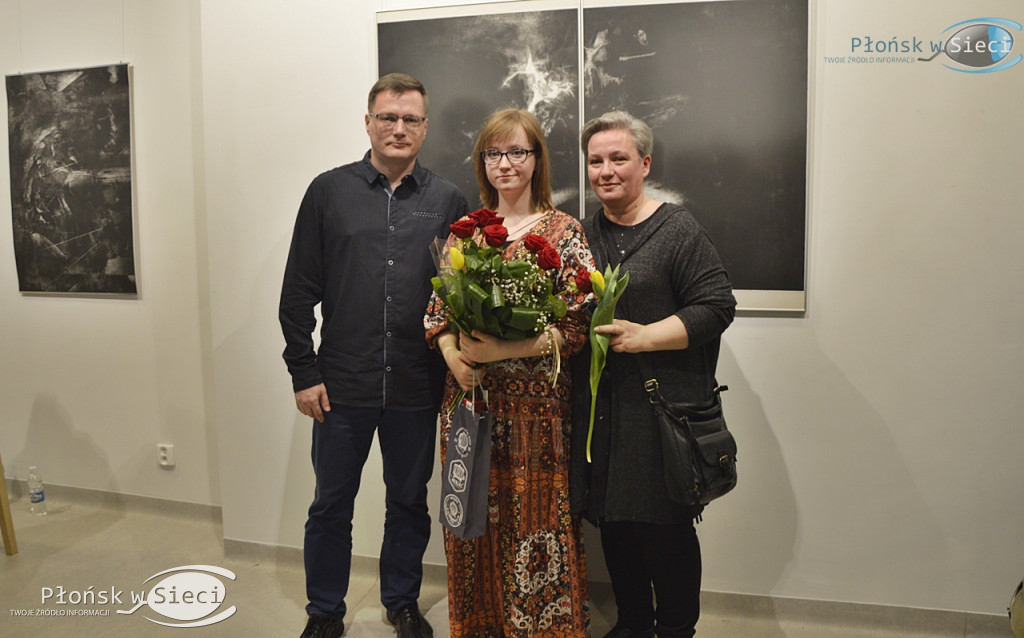 Dwa w jednym: wystawa grafiki i recital dla Pań