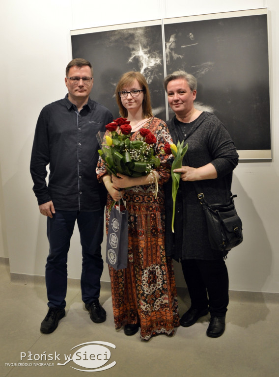 Dwa w jednym: wystawa grafiki i recital dla Pań