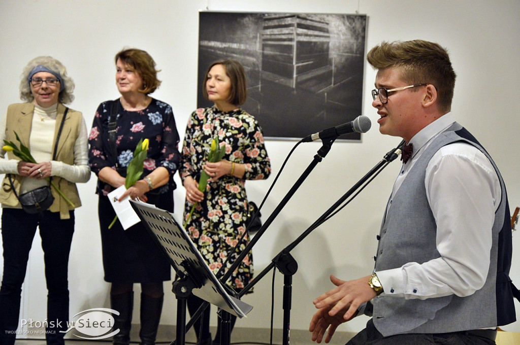 Dwa w jednym: wystawa grafiki i recital dla Pań