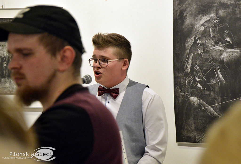 Dwa w jednym: wystawa grafiki i recital dla Pań