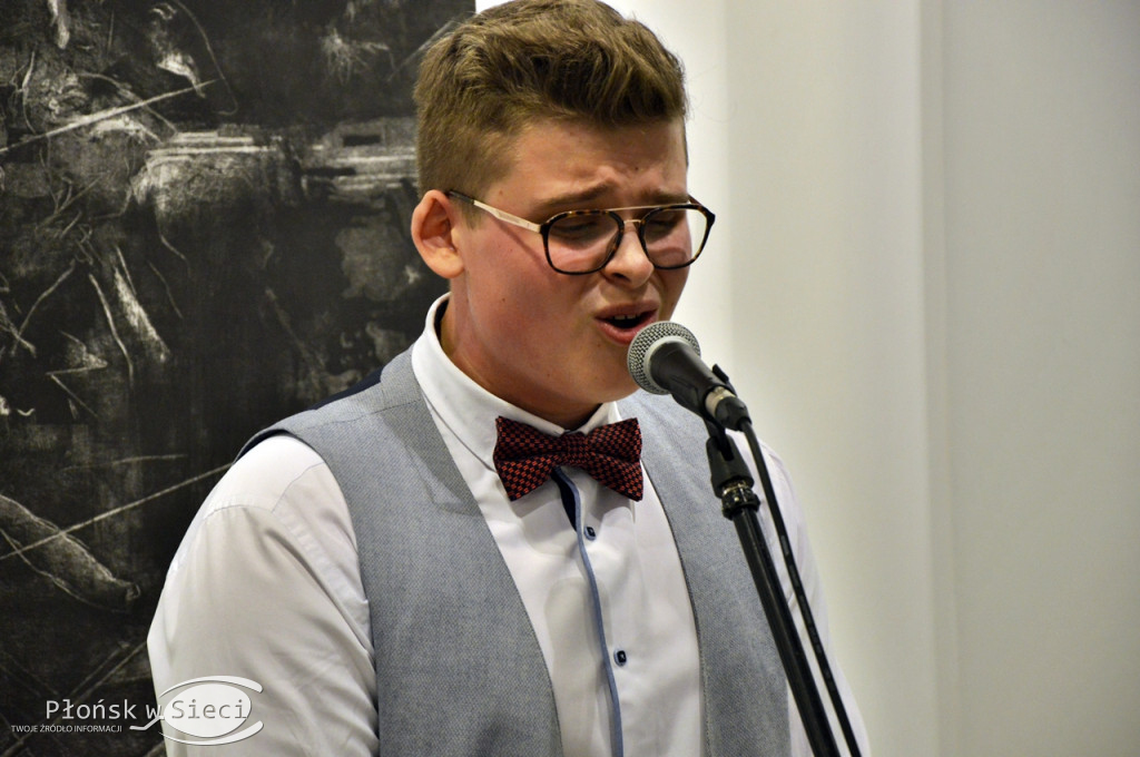Dwa w jednym: wystawa grafiki i recital dla Pań