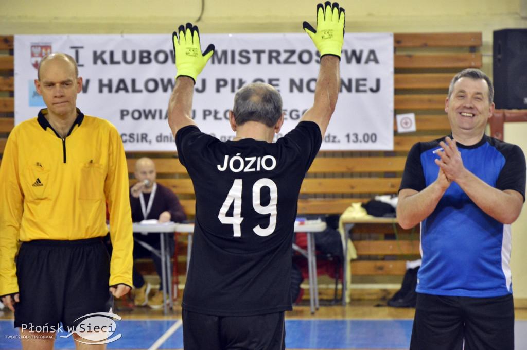 Radni miejscy vs radni powiatowi w roli piłkarzy
