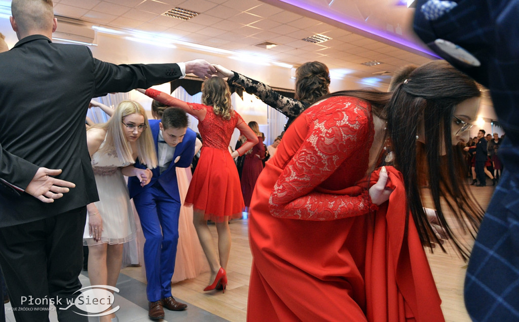 Poloneza czas zacząć! Bal maturzystów z ZS nr 1