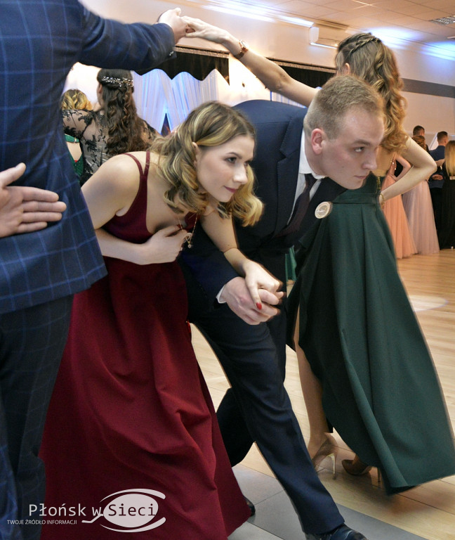 Poloneza czas zacząć! Bal maturzystów z ZS nr 1