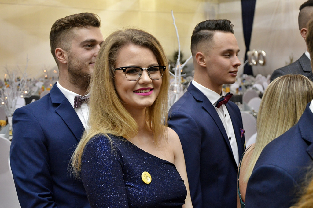 Maturzyści z Rutek na studniówkowym balu