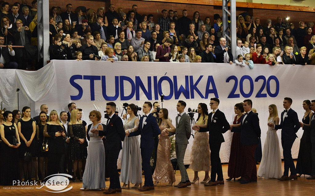 Maturzyści z Rutek na studniówkowym balu