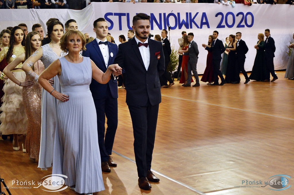 Maturzyści z Rutek na studniówkowym balu