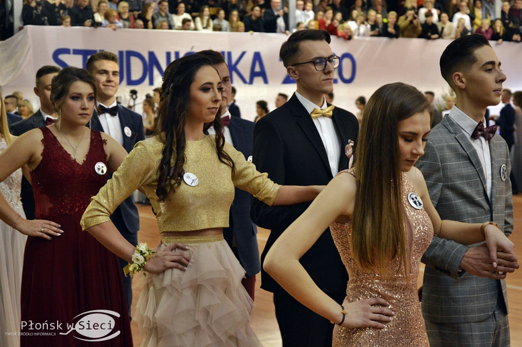 Maturzyści z Rutek na studniówkowym balu