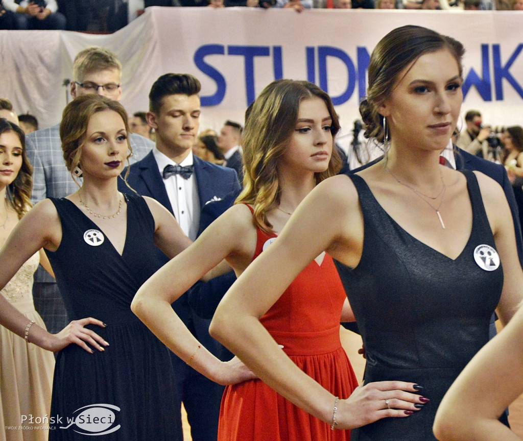 Maturzyści z Rutek na studniówkowym balu