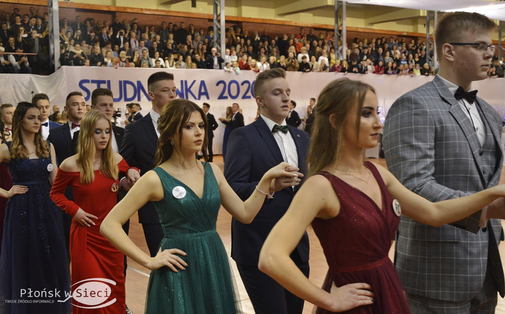 Maturzyści z Rutek na studniówkowym balu