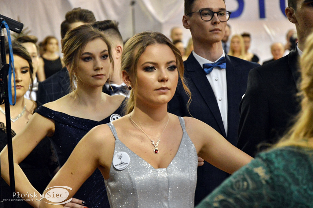 Maturzyści z Rutek na studniówkowym balu