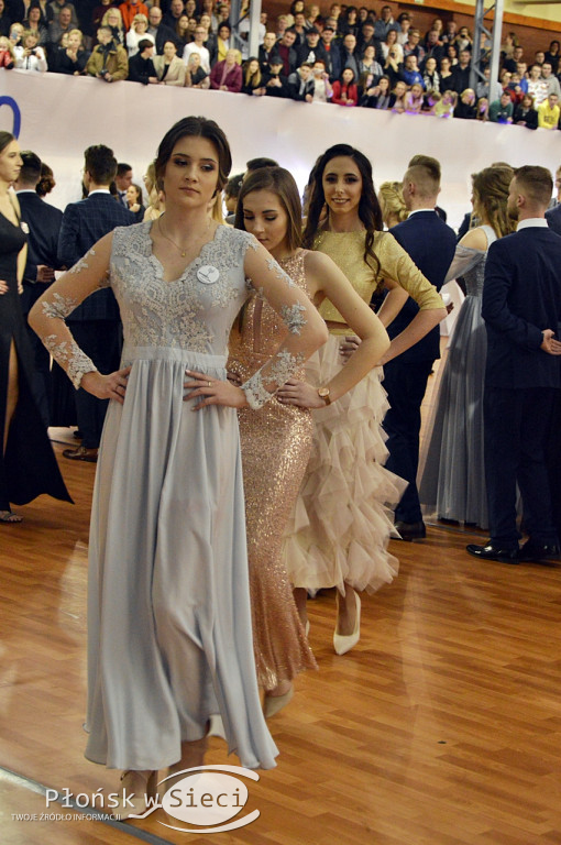 Maturzyści z Rutek na studniówkowym balu