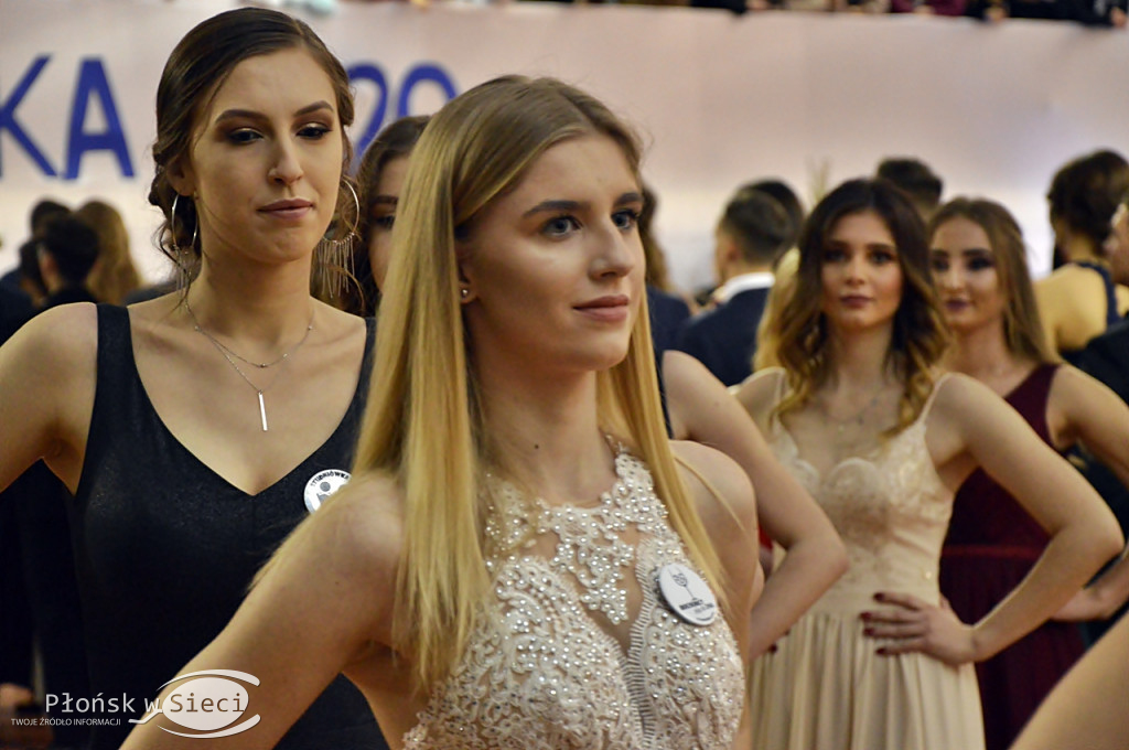 Maturzyści z Rutek na studniówkowym balu